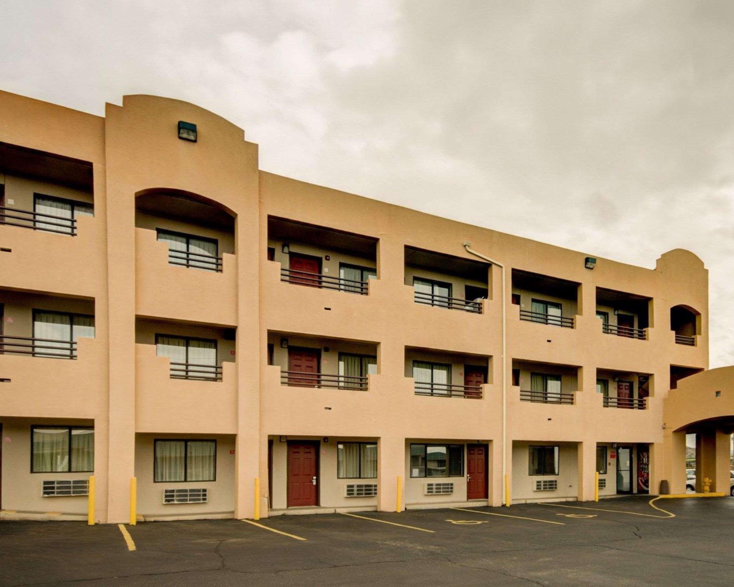 Econo Lodge East Albuquerque Exteriör bild